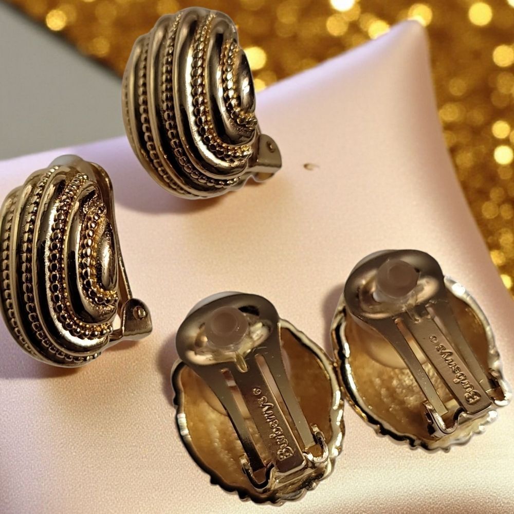 BURBERRYS Vintage Gold Tone Necklace And Earrings SET - Picture 3 of 8